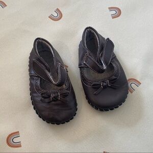 Pediped brown Mary Jane style baby shoes. 6-12 months